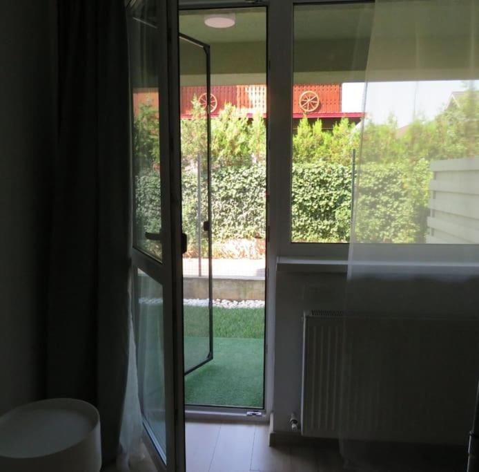 Amazing Apartament With Garden Bucharest Airport Self Check-In!! Otopeni Exterior foto